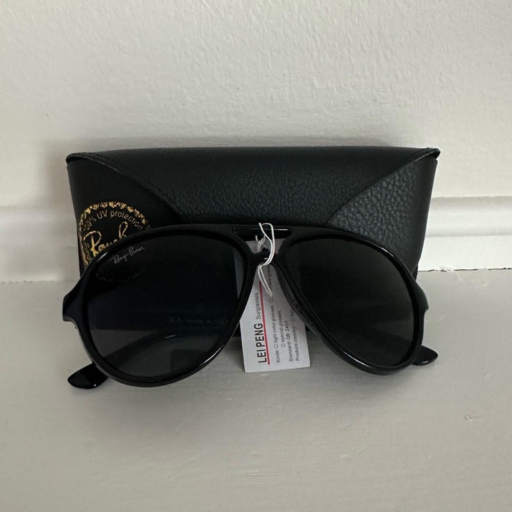 Raybans sunglesses